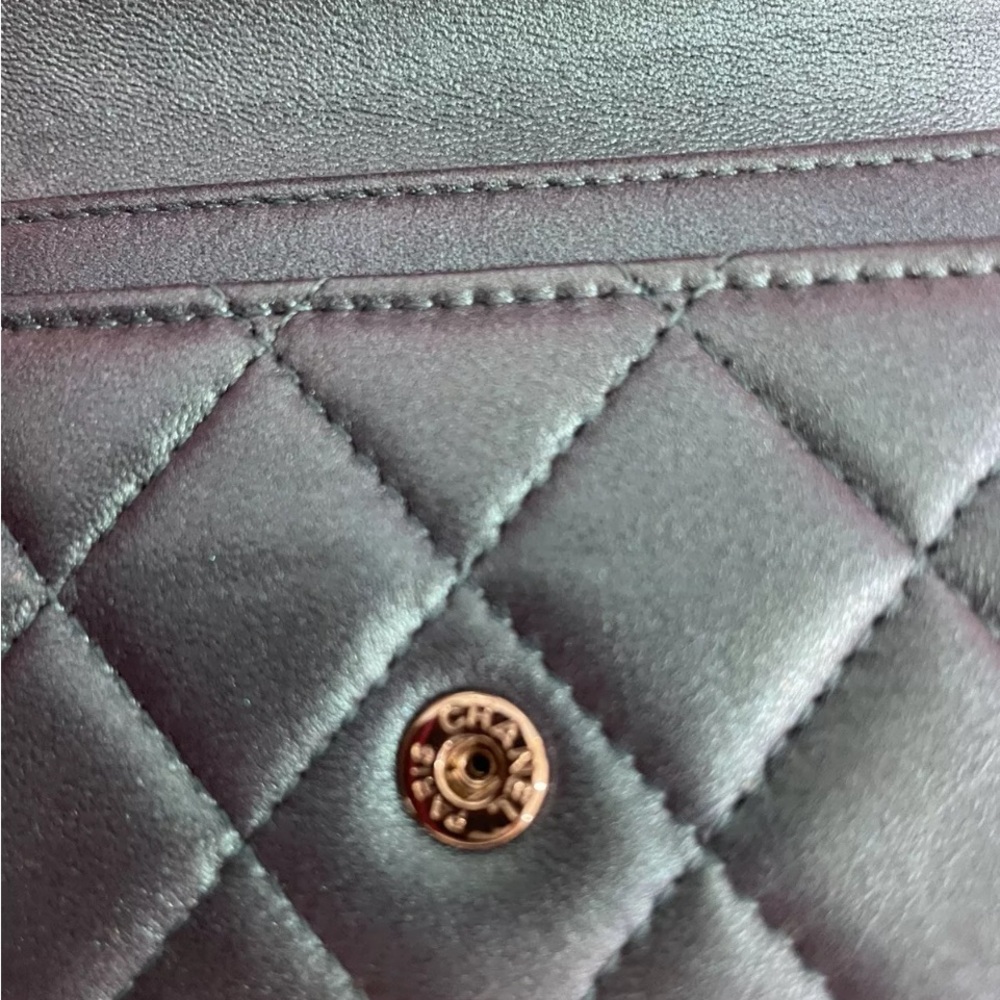❌SOLD❌ Iridescent Lambskin Quilted Small Compact Wallet Turquoise/Lavender Tones - Picture 8 of 10